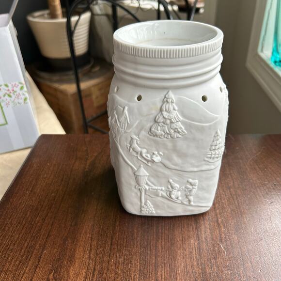 Scentsy Warmer Full Size Replacement top piece & box Let it Snow no base - Picture 5 of 10